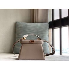 펜디 23FW 피카부 아이씨유 쁘띠 미니백 20x15x11cm